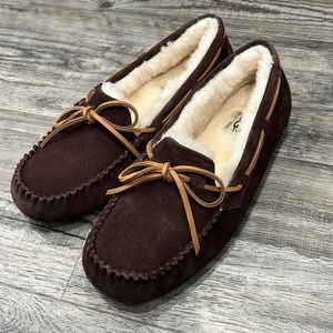 New UGG Men’s Brown Olsen Slippers